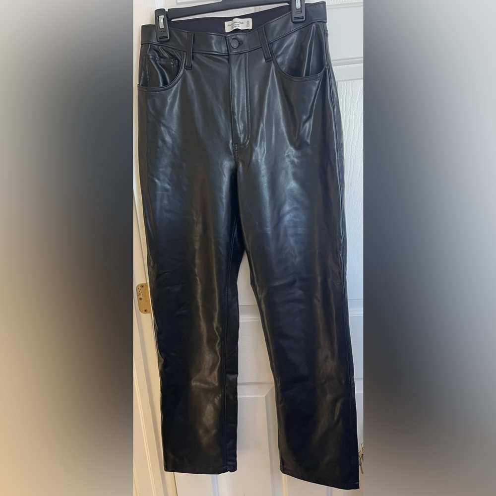 Abercrombie & Fitch straight legs Ultra High Rise Faux Leather size 30